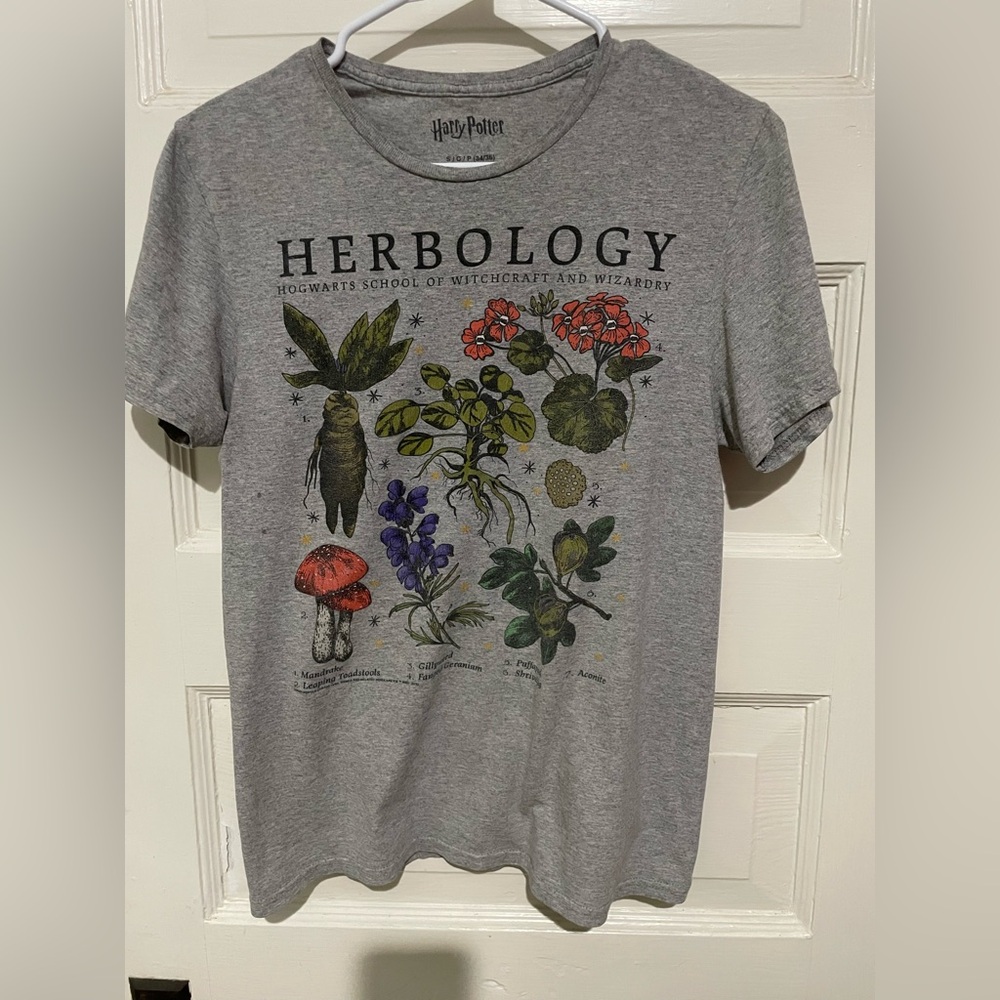 Harry Potter Gray Herbology Short Sleeve Tee, Size Small